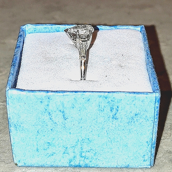 14K WHITE GOLD 2/3 CT PEAR SHAPED & BAGUETTES DIAMOND ENGAGEMENT RING VINTAGE - Picture 12 of 16